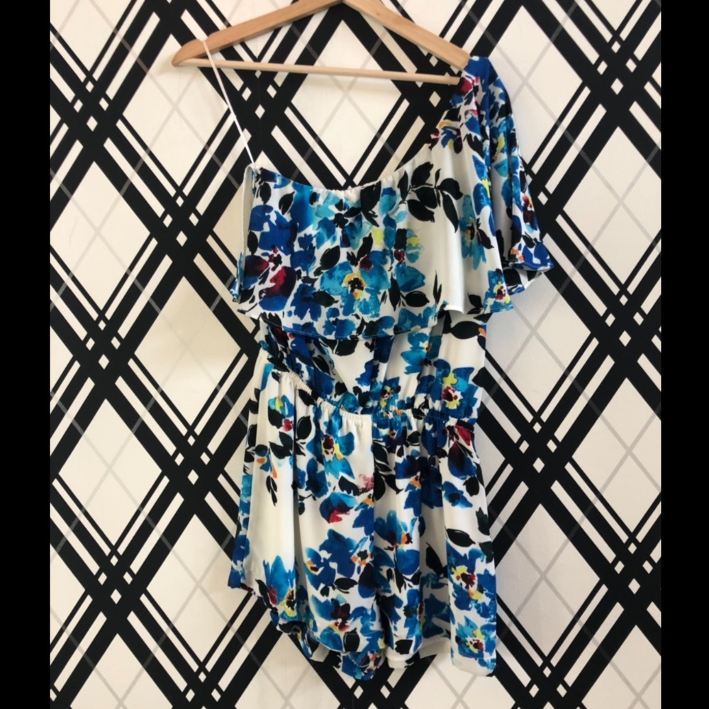 L&T One sleeve Romper - Picture 3 of 7